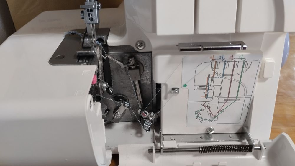 Продам оверлок Janome