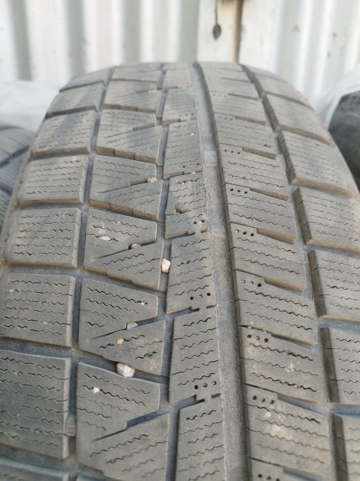 Шины зимние BRIDGESTONE липучка б/у