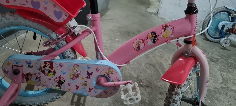 Bicicleta copii cu roți ajutătoare,  scăunel păpușică în spate,  claxon , roți 14" inch, prima utilizare  ,400 Lei