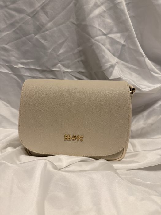 Бежова дамска чанта