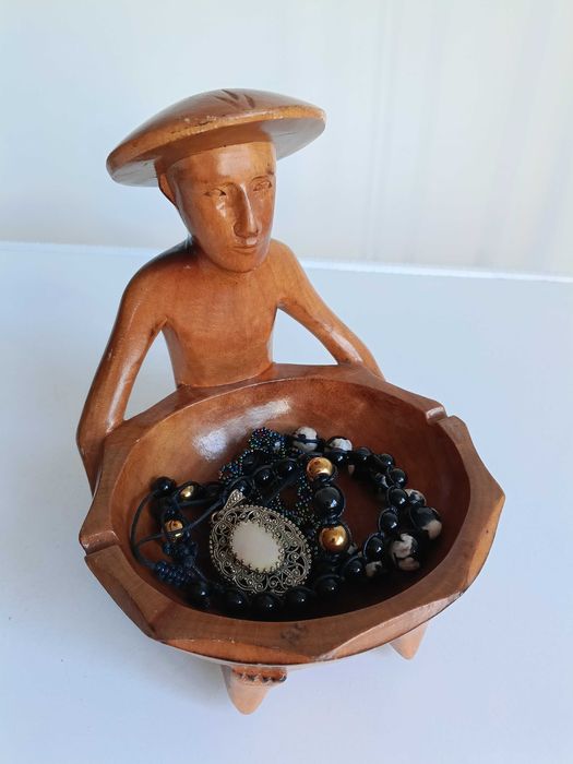 Дърворезба от остров Бали, купа за бижута, ключове и други аксесоари.