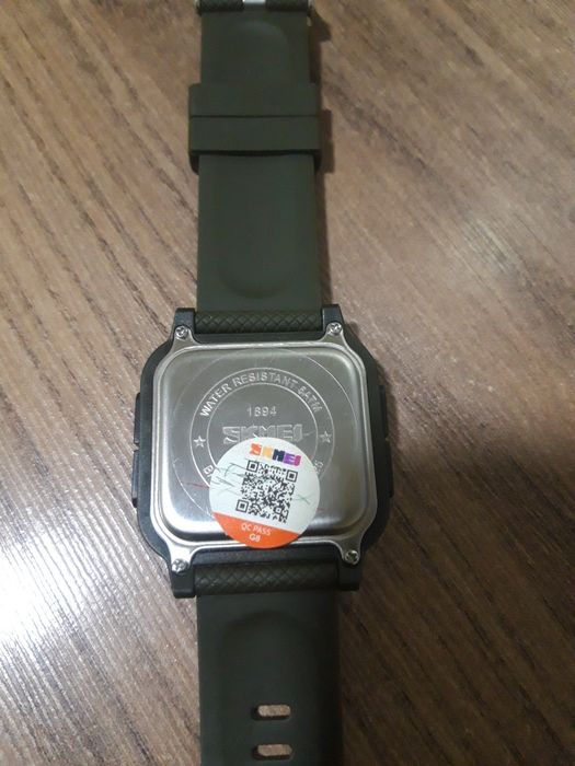 Соат элекроный.Сув утмайди 100 %