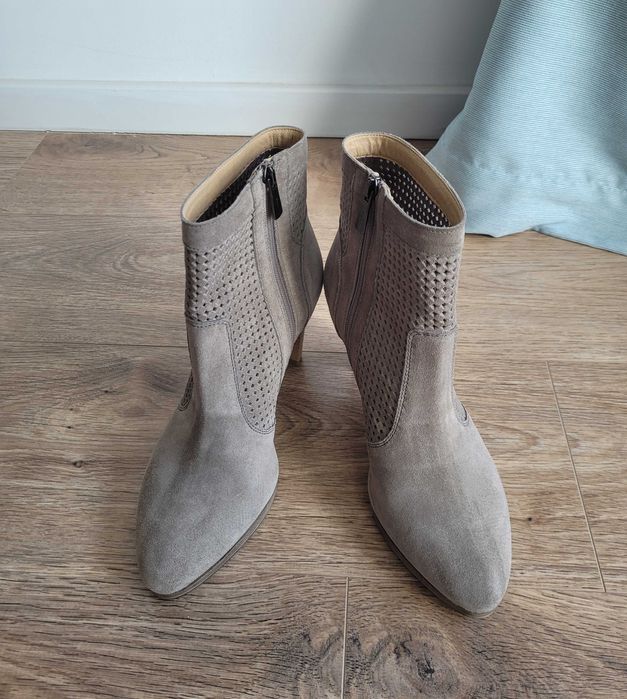 Cizme Lazzarini noi, piele întoarsă, EUR 39, preț redus 50%