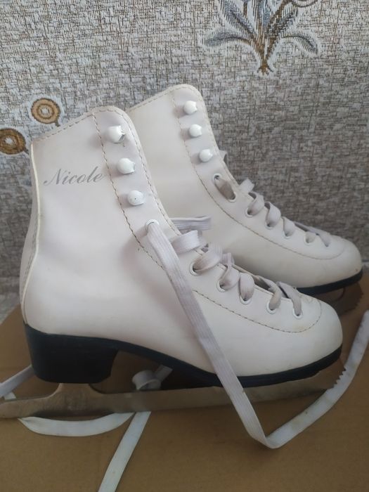 Детские коньки для девочки