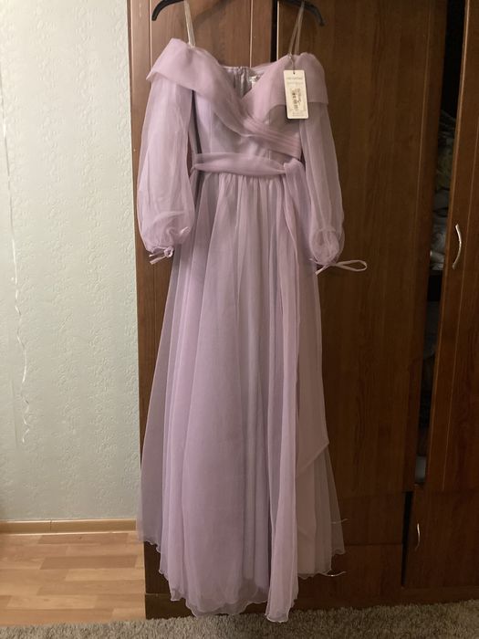 Продам платья новые