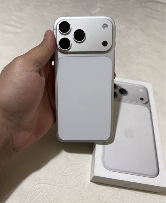 Продам iPhone 17 Pro Max 256 GB Silver
