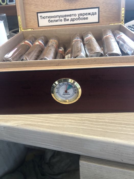 Хумидор за пури.