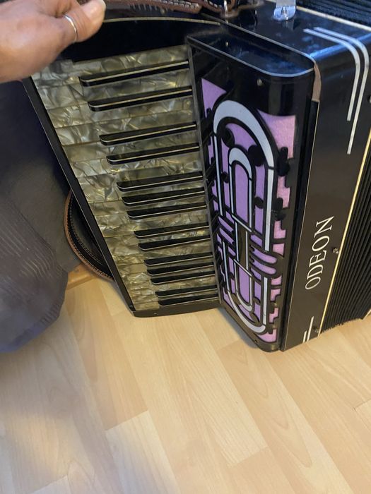 Vand acordeon Odeon!