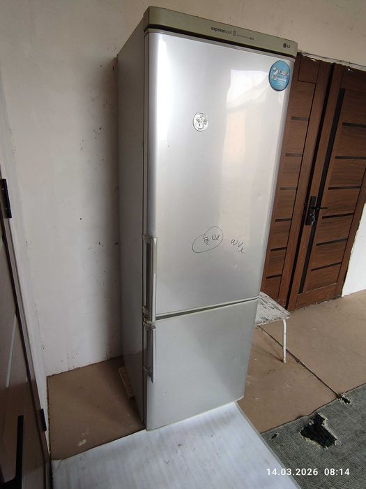 Eski xaladilnik sotiladi, ishlamay qolgan