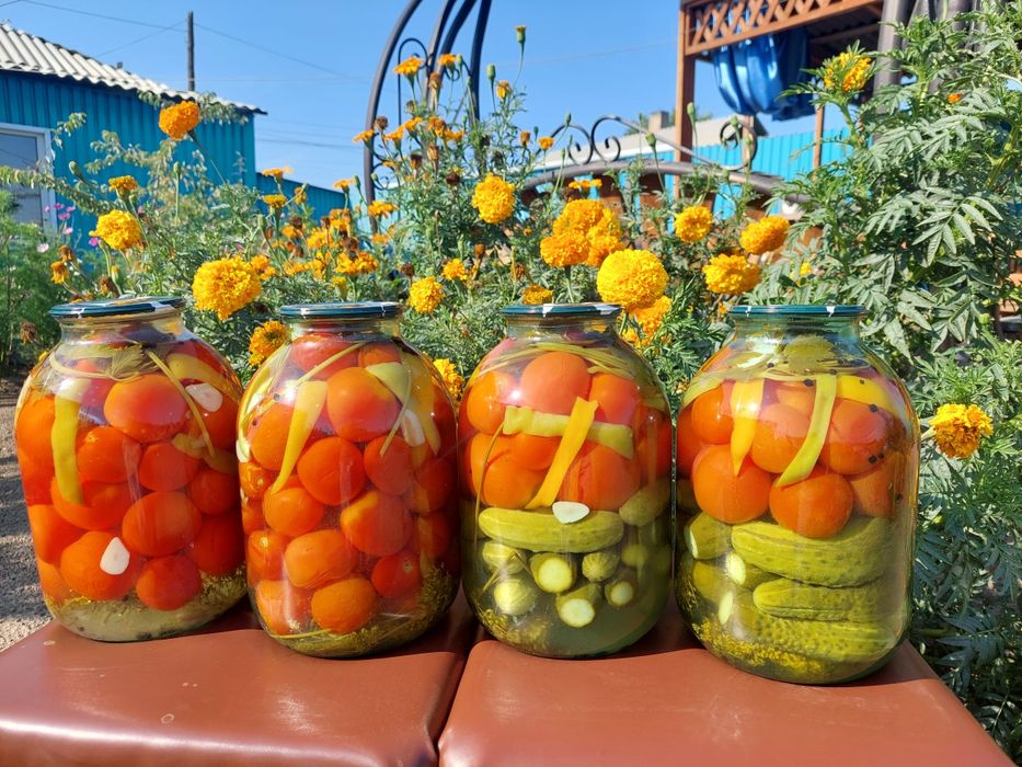 Продам солёные огурцы, помидоры, ассорти