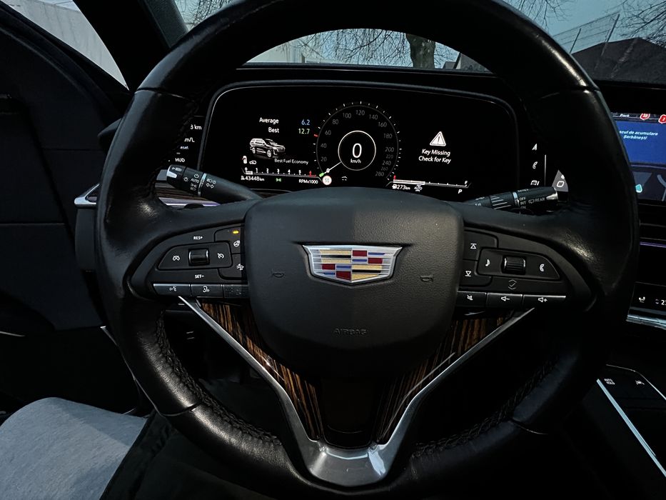 Vand CADILLAC ESCALADE AN 2021 cu prealuare de leasing