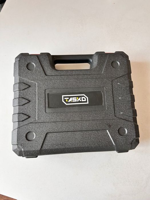 Продаю шуруповерт Tasko