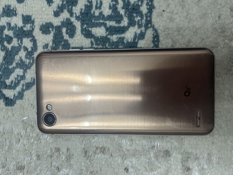 Телефон  сенсорный Lg q6 alpha