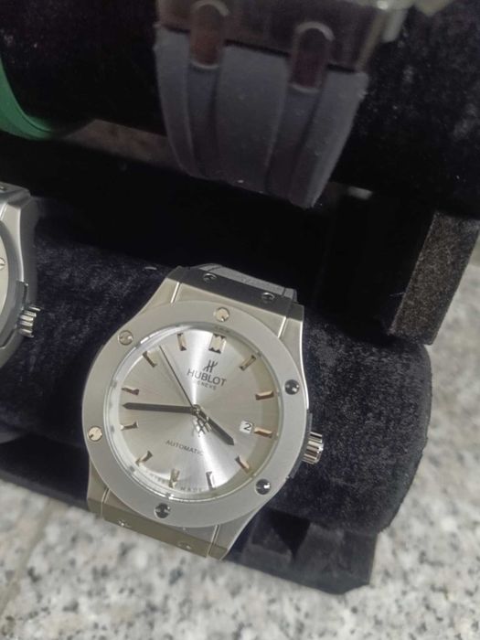 Мъжки сребърен часовник Hublot Geneve Swiss Made с велурена каишка