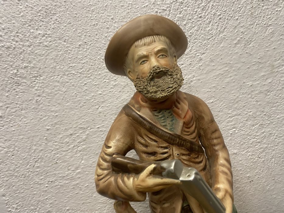 Порцеланова фигура Capodimonte Италия ловец с куче