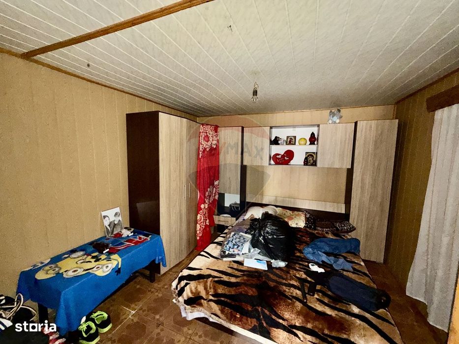 Casă cu 4 camere si teren 7727 mp Blidari