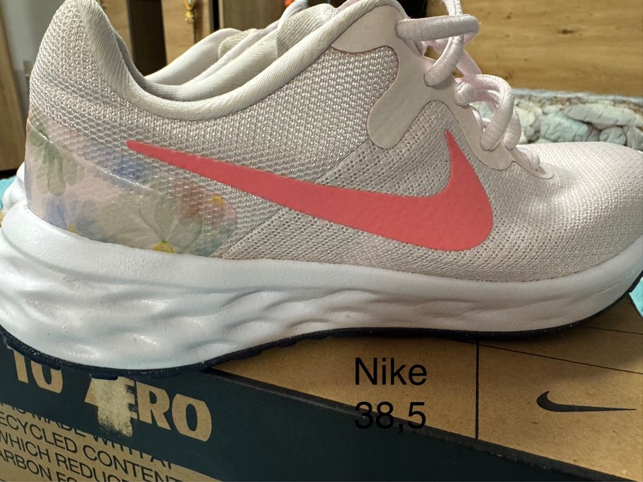 Маратонки Nike номер 38,5