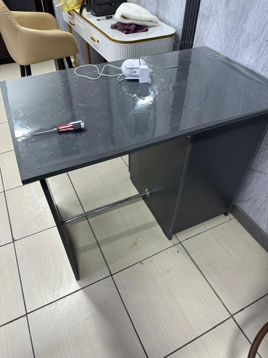 Маникюрный столик