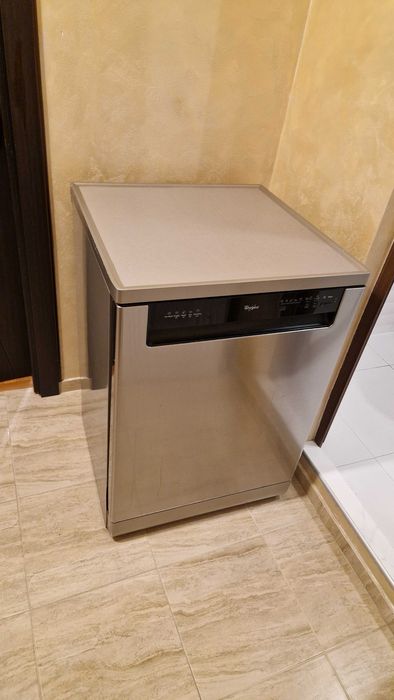 Стояща съдомиялна Wirpool