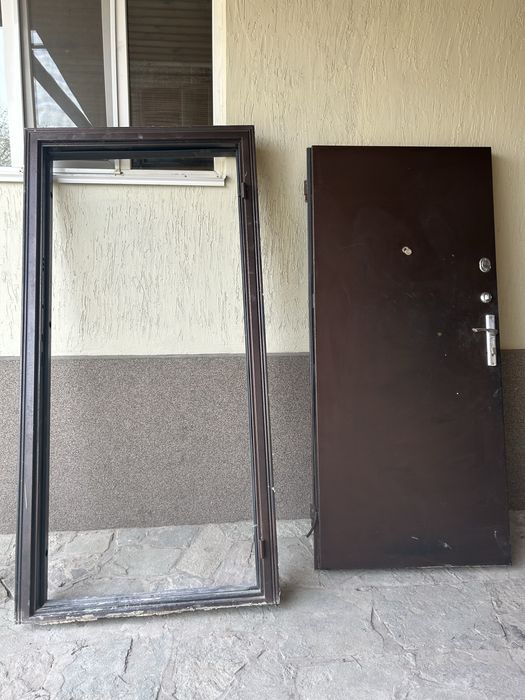 Железная входная дверь