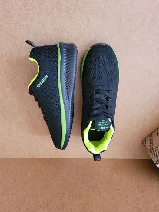 Кроссовки  новые