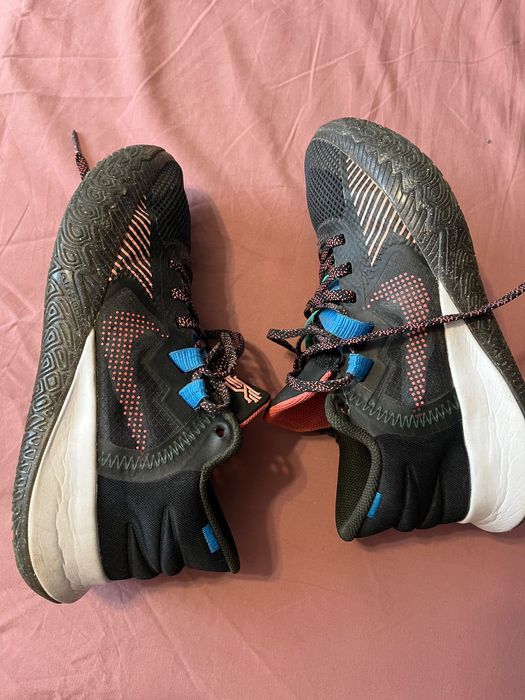 Nike Ghete baschet KYRIE FLYTRAP 5