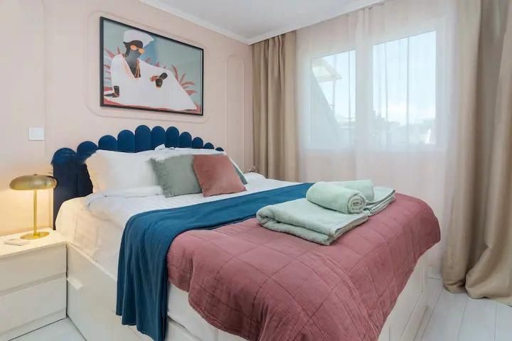 Дава се под наем Двустаен апартамент в София, Хладилника - 40 кв.м за 750 € - Снимка #5