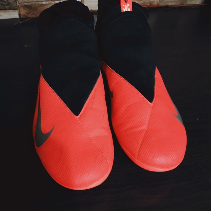 Adidași fotbal,aproape noi