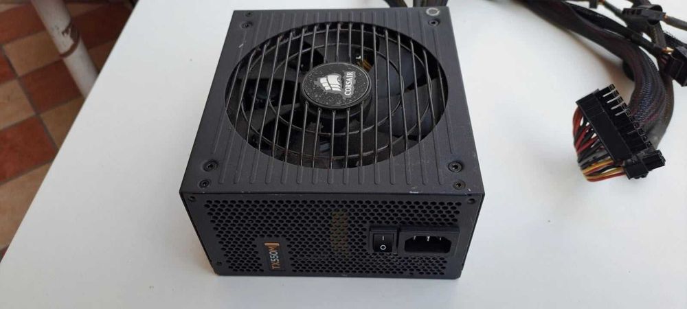 Corsair TX550M — 550 Watt 80 Plus® Gold захранване psu