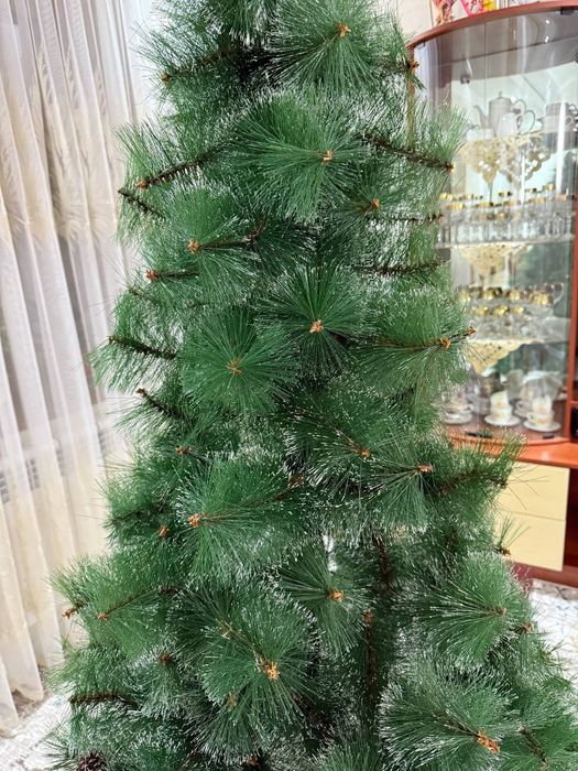 Ёлочка рост 2м со снежинками в идеальном состоянии