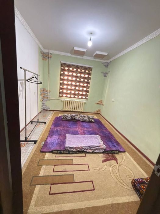 Чирчик шахар 
9-микрораён 
#2-хона 2-этаж 
Квартира ижарага берилад