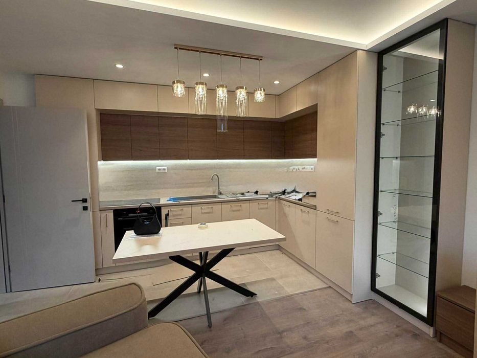 Тристаен имот в кв.Витоша