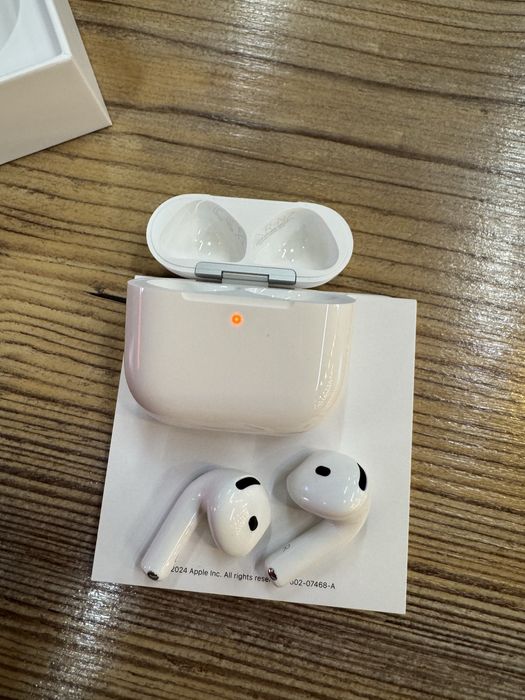 продам AirPods 4
