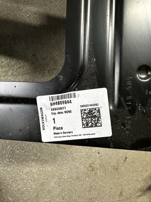 Arioă dreapta spate vw golf 8.berlină .