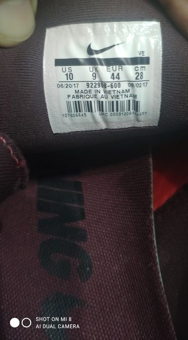 Кроссовки NIKE ---