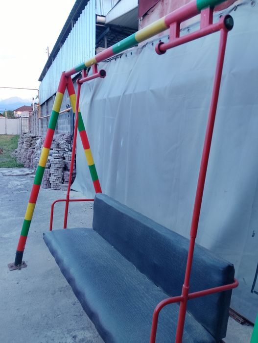Срочно продам качели
