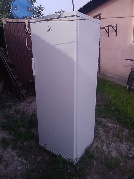 Продам морозильник