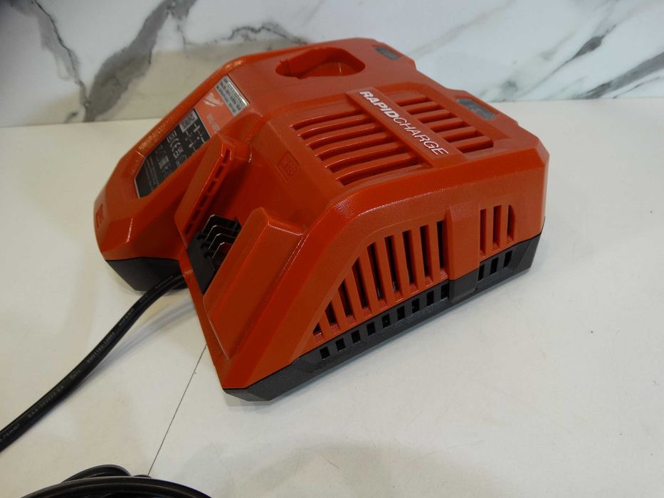 2023 - Milwaukee M 12 - 18FC - Бързо зарядно