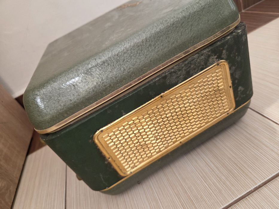 Magnetofon functional Tesla are si benzi