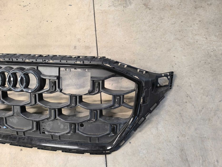 Ауди Q8 централна решетка