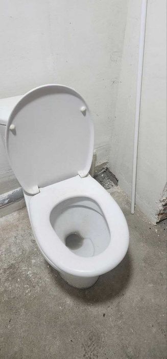 Унитаз в отличном состоянии.