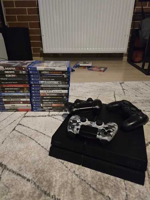 Consola PS4, 1 TB Socare, 3 manere+ 5 Jocuri la alegere, IMPECABIL!
