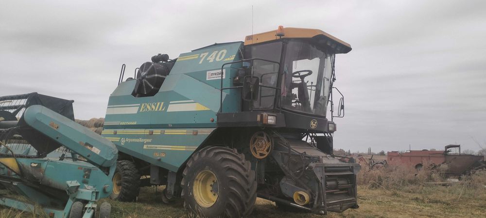 Комбайн Есиль 740