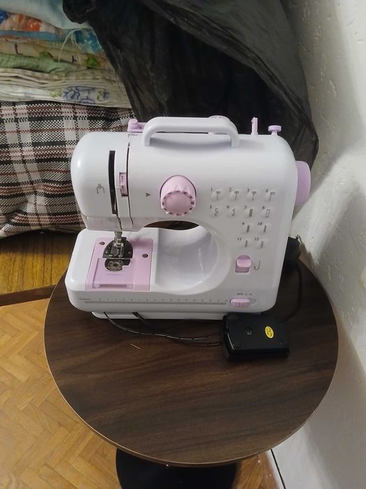 Продам швейную машинку