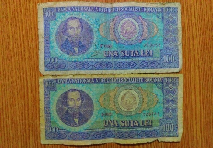 Vand-schimb bancnote vechi si aparat foto cu rolfilm , impecabil