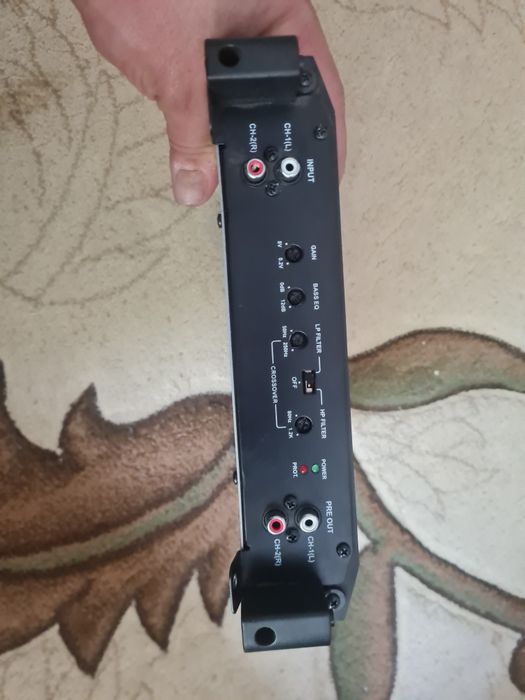 Stație  amplificator  și  subufer