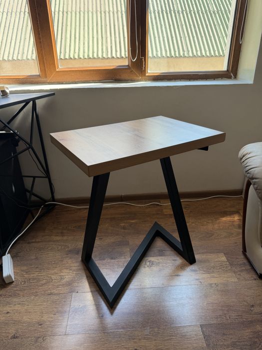 Стол журнальный деревянный