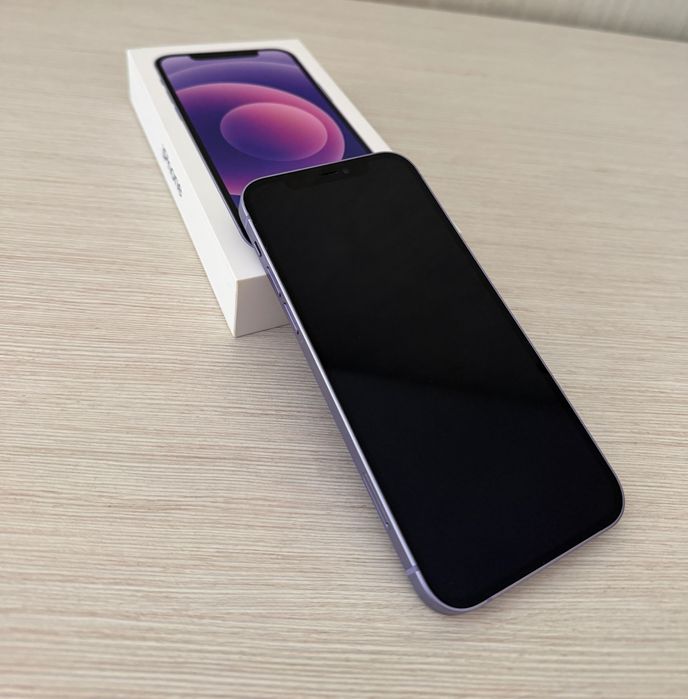 Продавам IPhone 12