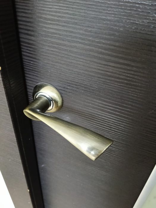 Межкомнатные двери из дерева