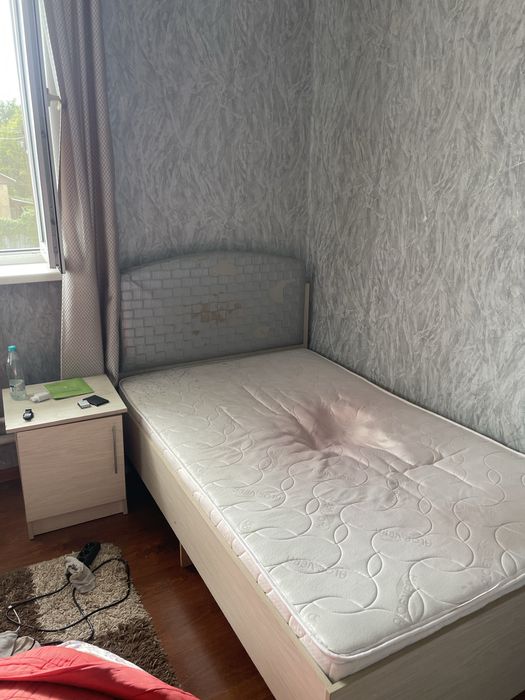 Продаю спальный гарнитур